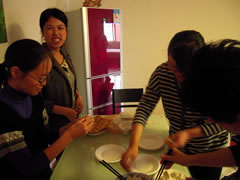 中国人家庭で餃子パーティー