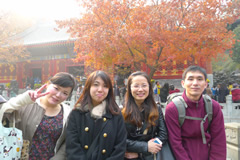 北京・香山公園の入口で記念撮影